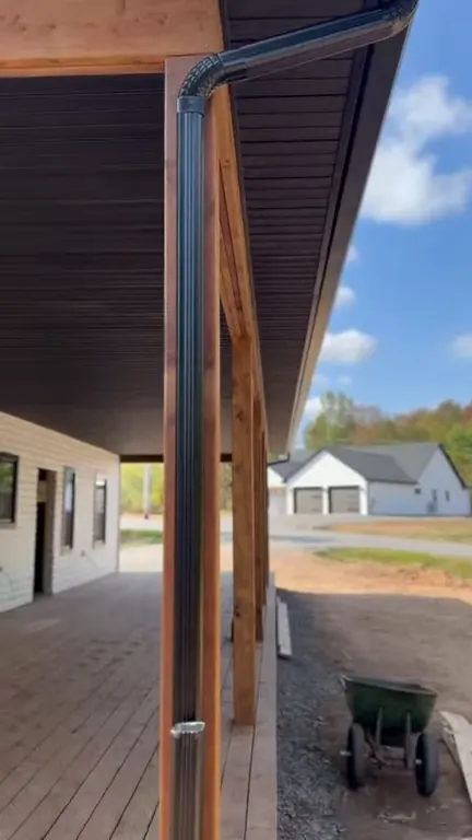 Installer forming a seamless gutter on-site